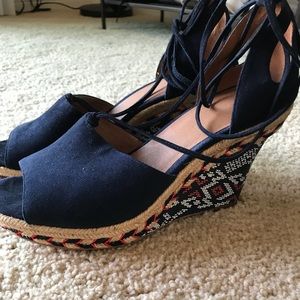 Cabi size 8 ankle wrap wedges